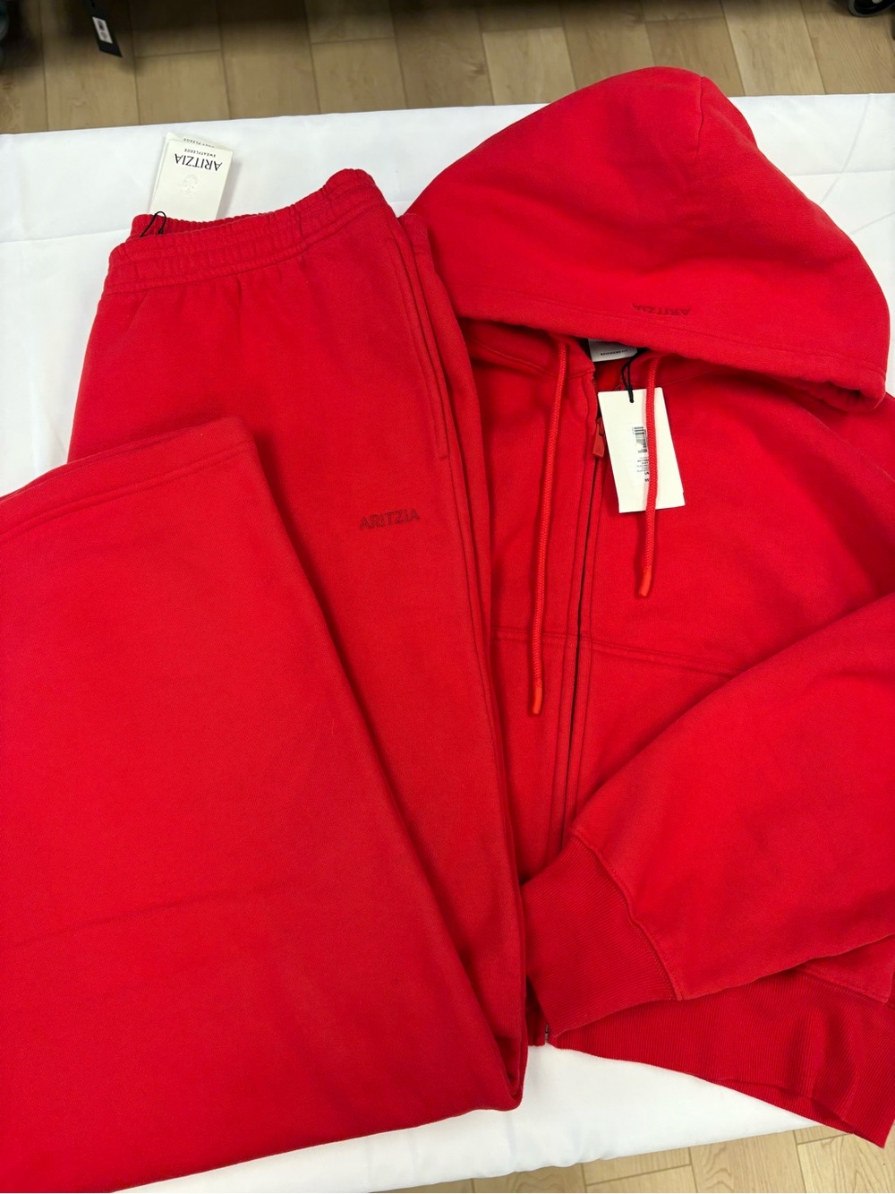 NWT flashing red aritzia sweatfleece set